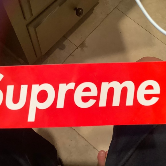 Supreme - Picture 4 of 4